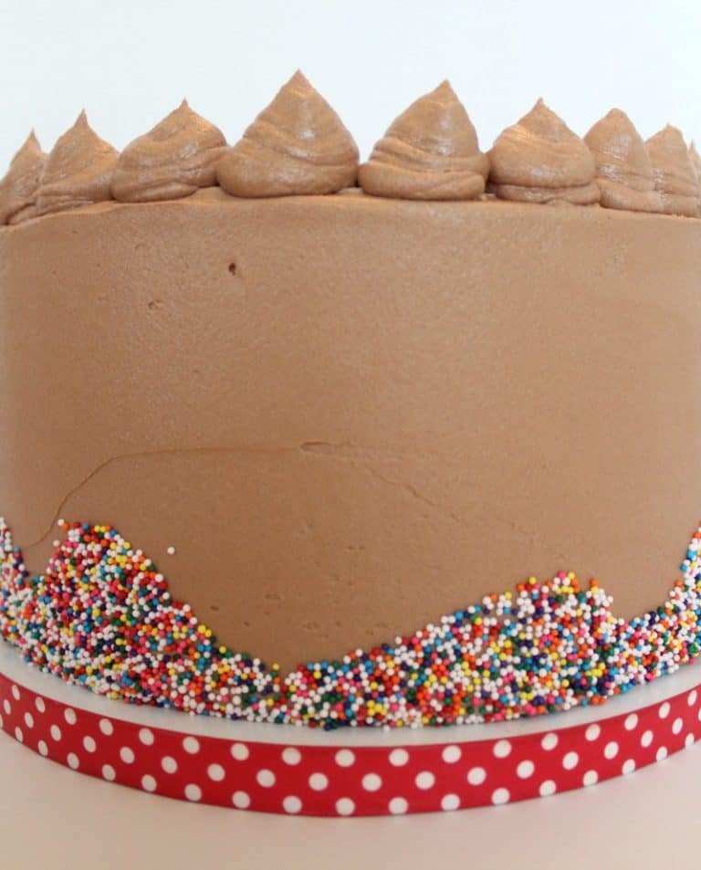 5 Easy Ways to Decorate Cakes Without Tools - I Scream for Buttercream