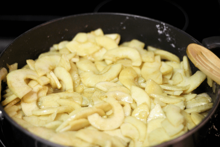 Sauteed apples for the apple pie