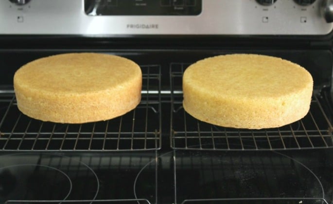 cooling the vanilla cakes