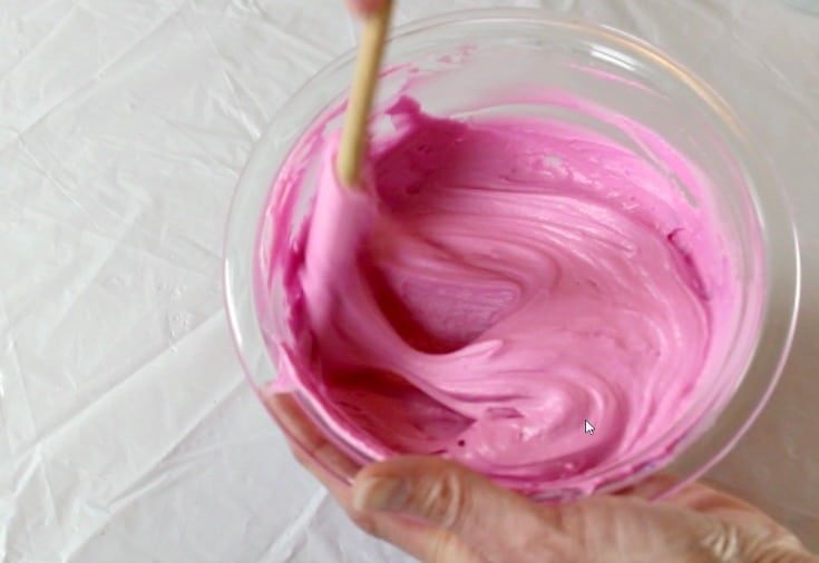 Coloring the Buttercream