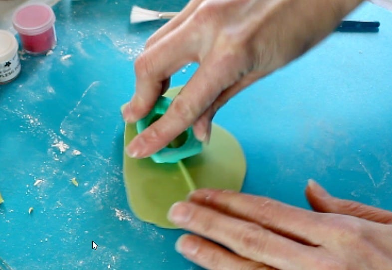 cutting out gumpaste leaves 2