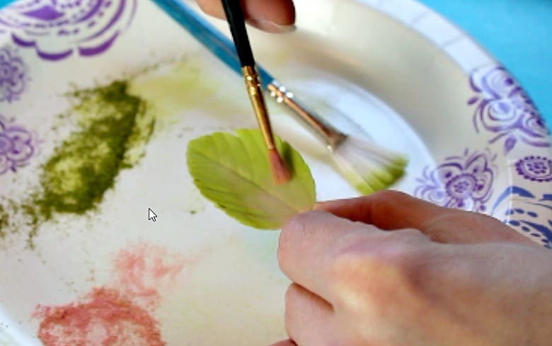 Dusting gumpaste leaves for brightness