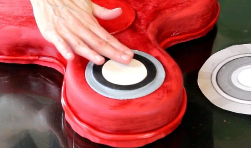 attaching circles on fidget spinner cake