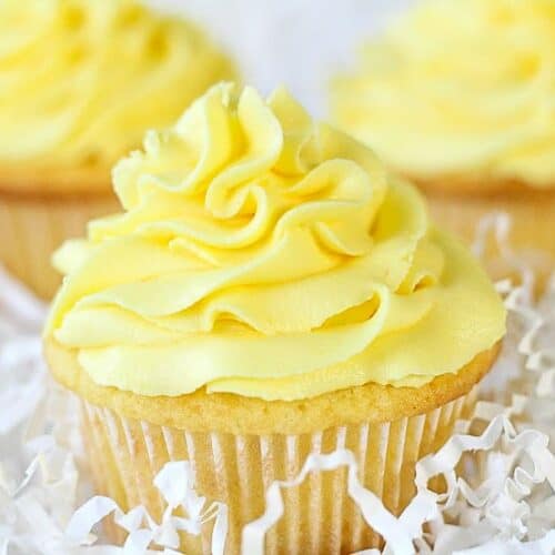 Lemon Sour Cream Cupcakes with Lemon Buttercream - I Scream for Buttercream