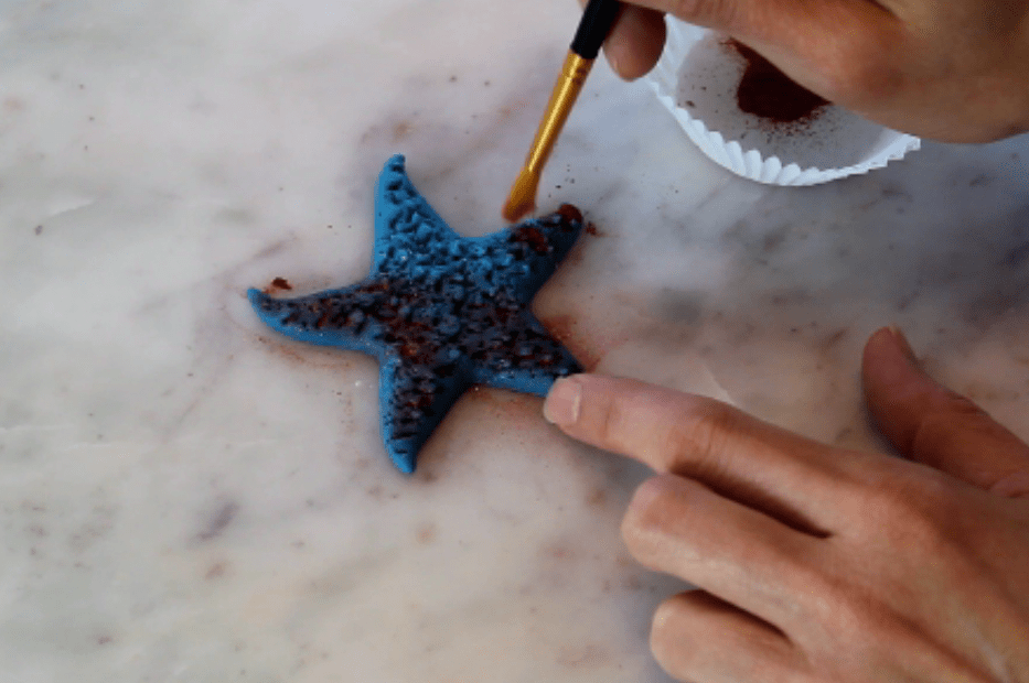 dusting blue fondant starfish with red dust
