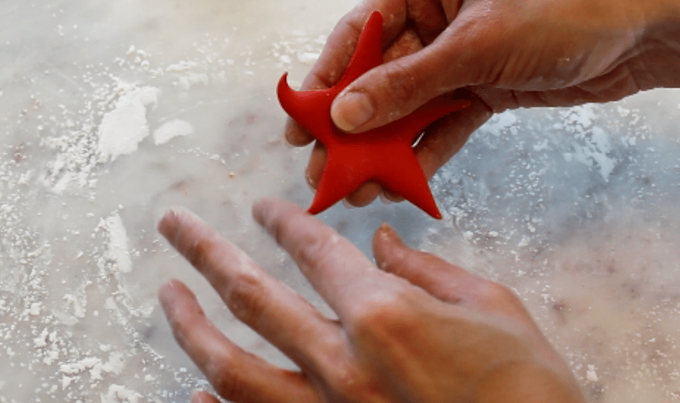 shaping the fondant starfish