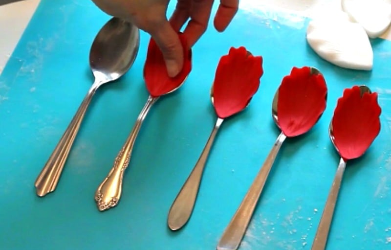 Drying gumpaste peony petals on spoons
