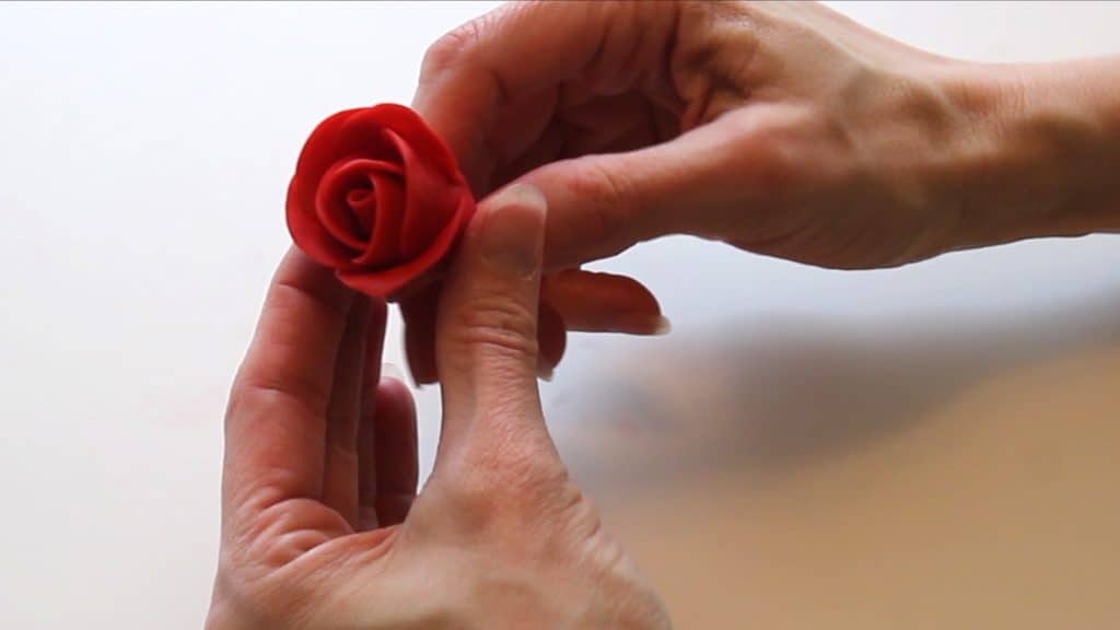 shaping fondant rose petals