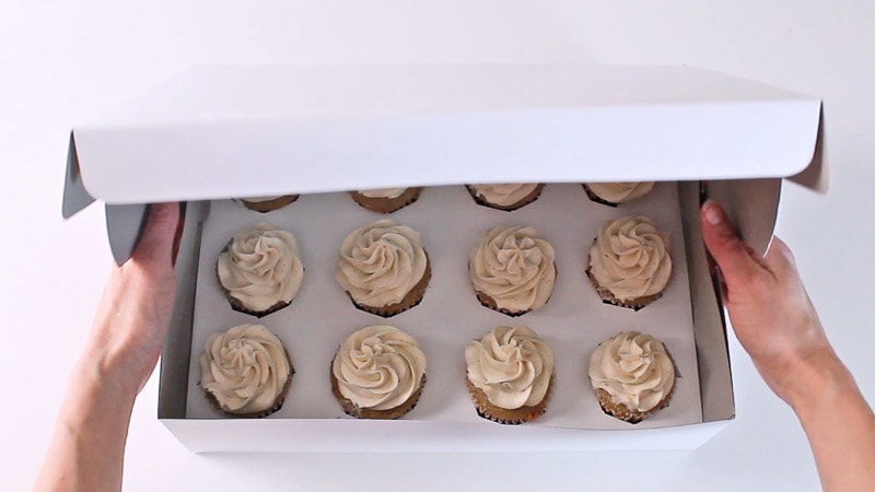 packing cupcakes in a box