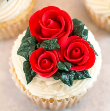 easy fondant roses featured image