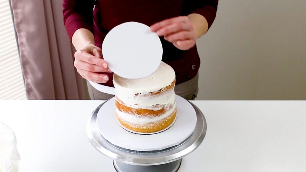 How to Use Wood Dowels in Stacked Cakes  Cake dowels, How to stack cakes,  Cake structure