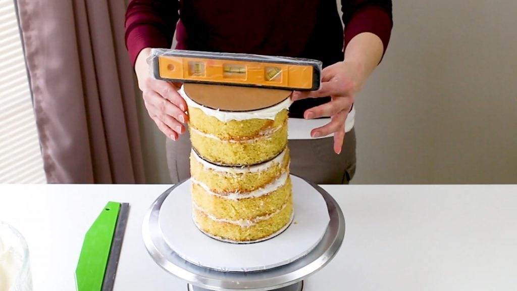 How to Make a Tall Cake - I Scream for Buttercream