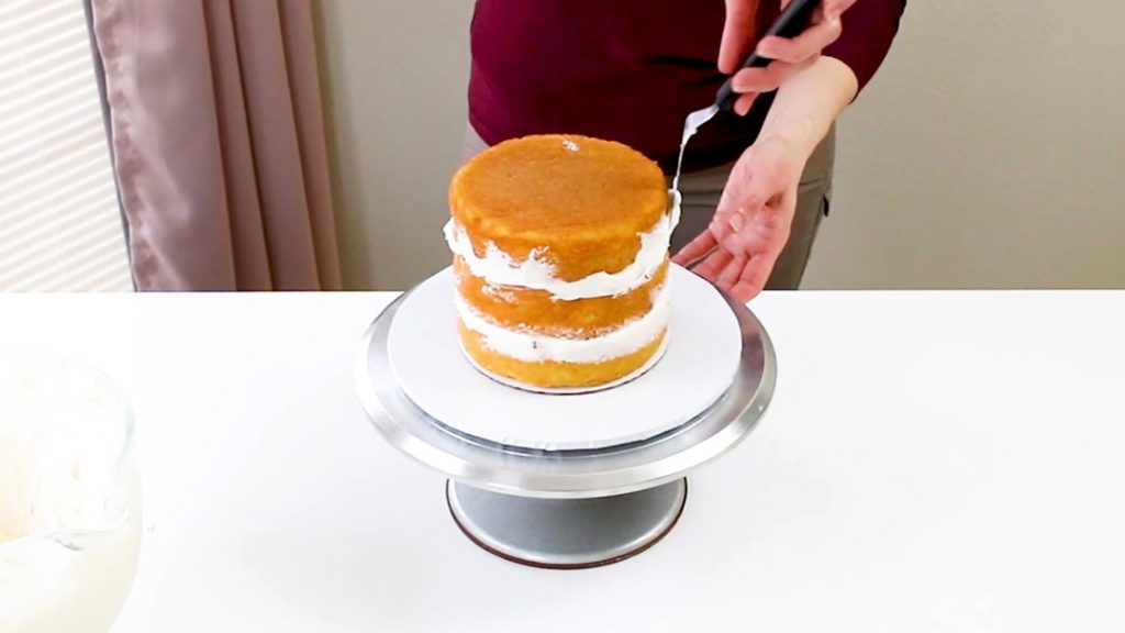 Adding cake layers with filling