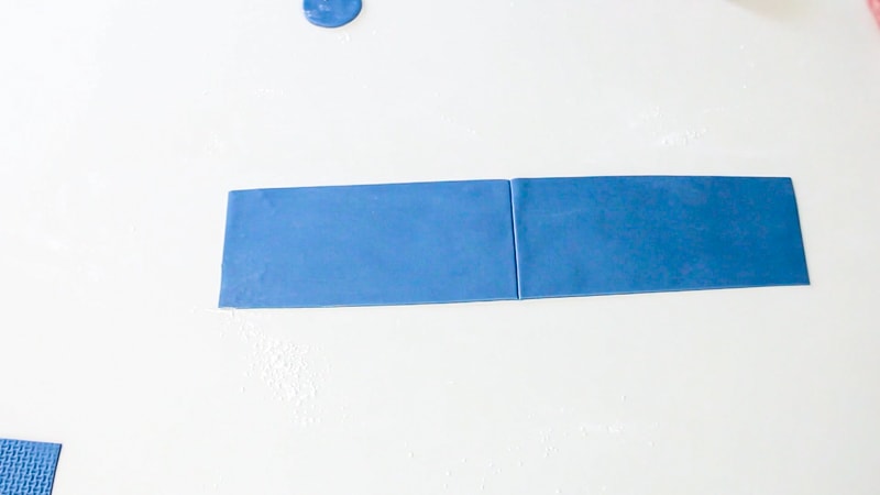 Cut the rolled out blue fondant into a rectangle