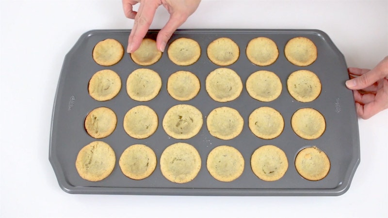Removing cookie cups from pan