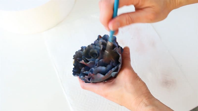 add gold luster dust to flower