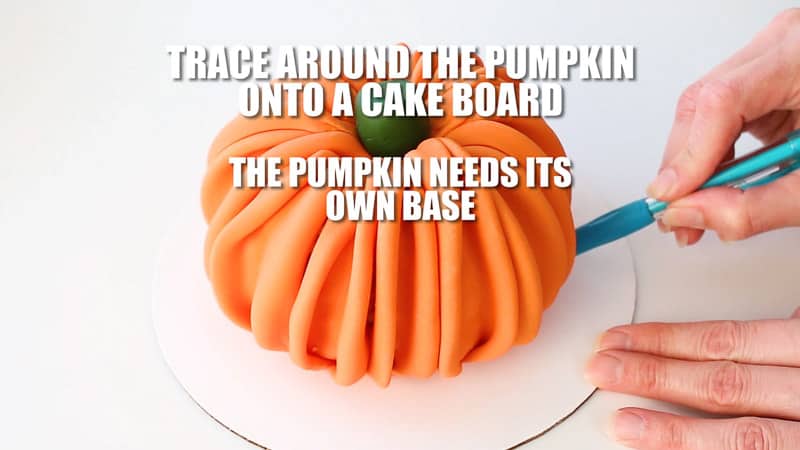 trace around the fondant pumpkin to make a base