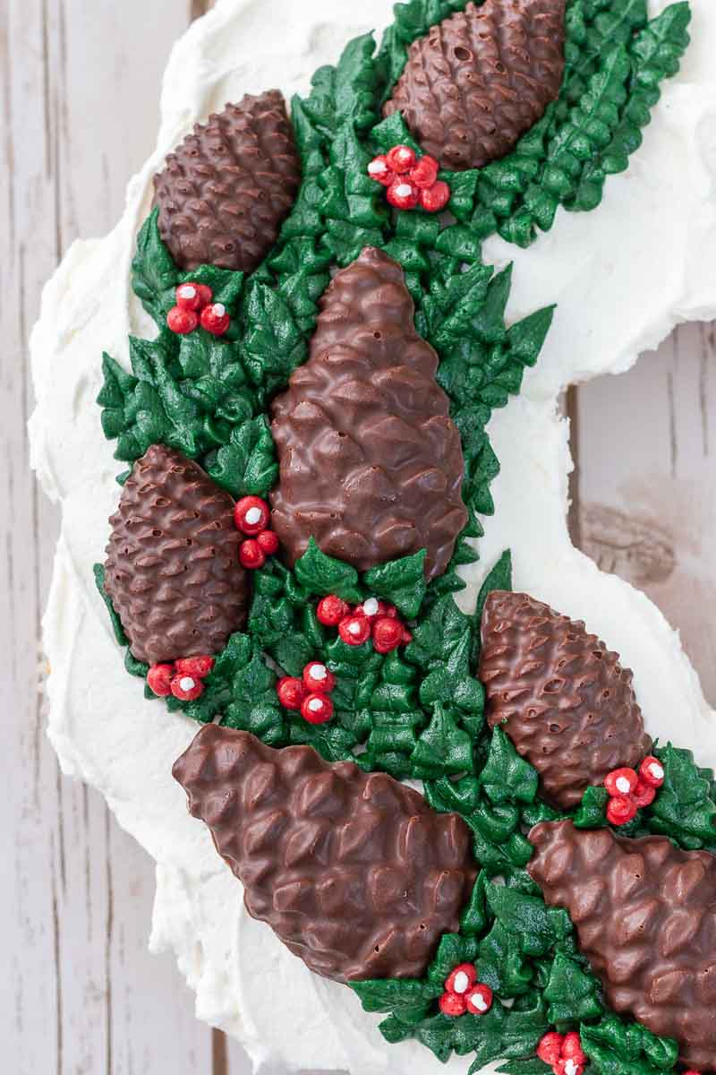 Chocolate Pine Cone Wreath Cupcake Cake