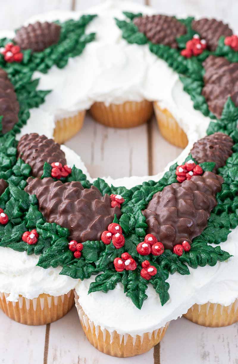 Chocolate Pine Cone Wreath Cupcake Cake