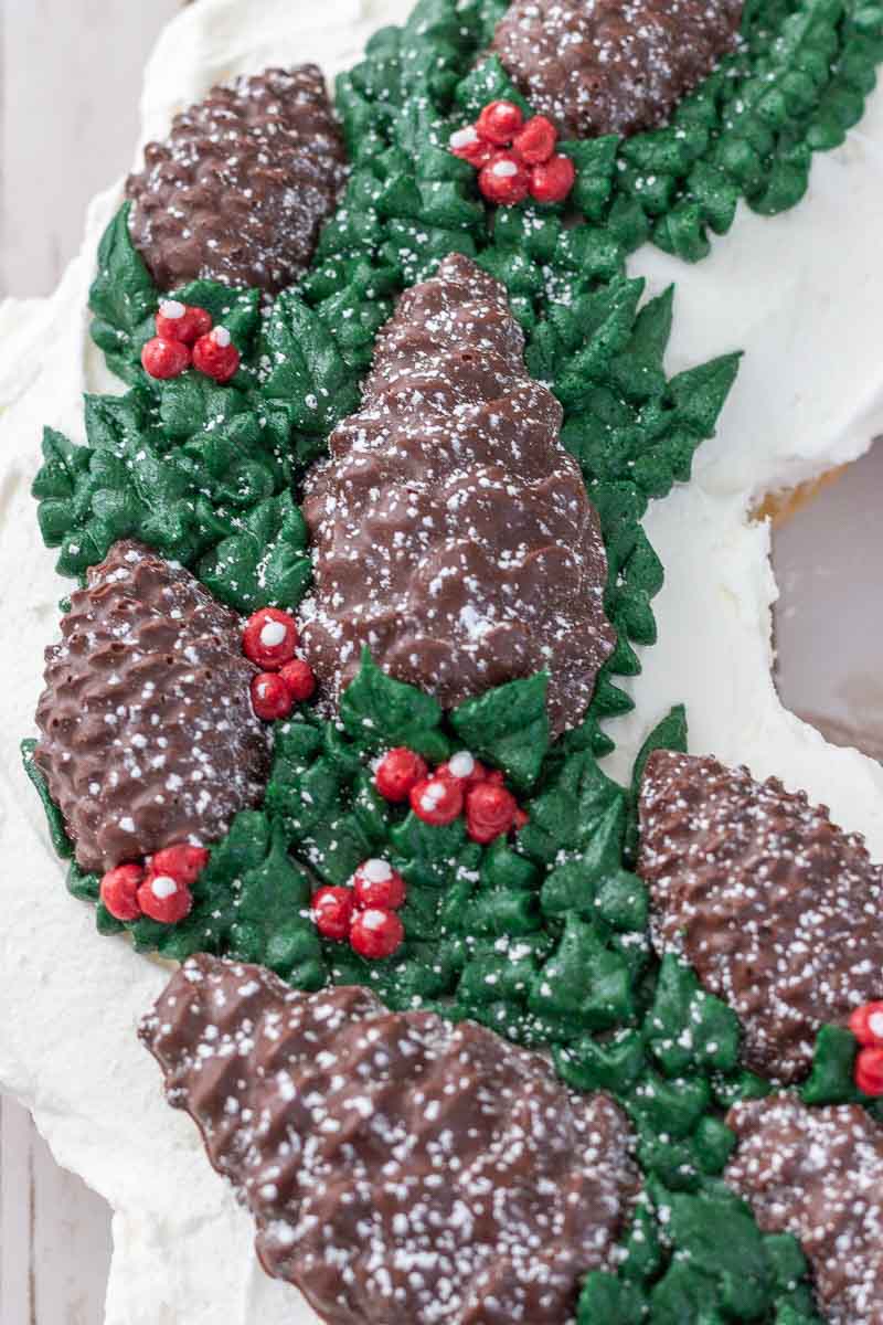 Chocolate Pine Cone Wreath Cupcake Cake