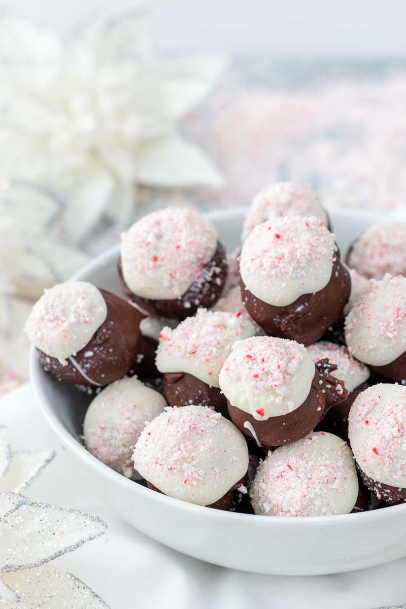 https://iscreamforbuttercream.com/wp-content/uploads/2018/11/Peppermint-Bark-Cake-Balls-13.jpg?utm_source=chatgpt.com