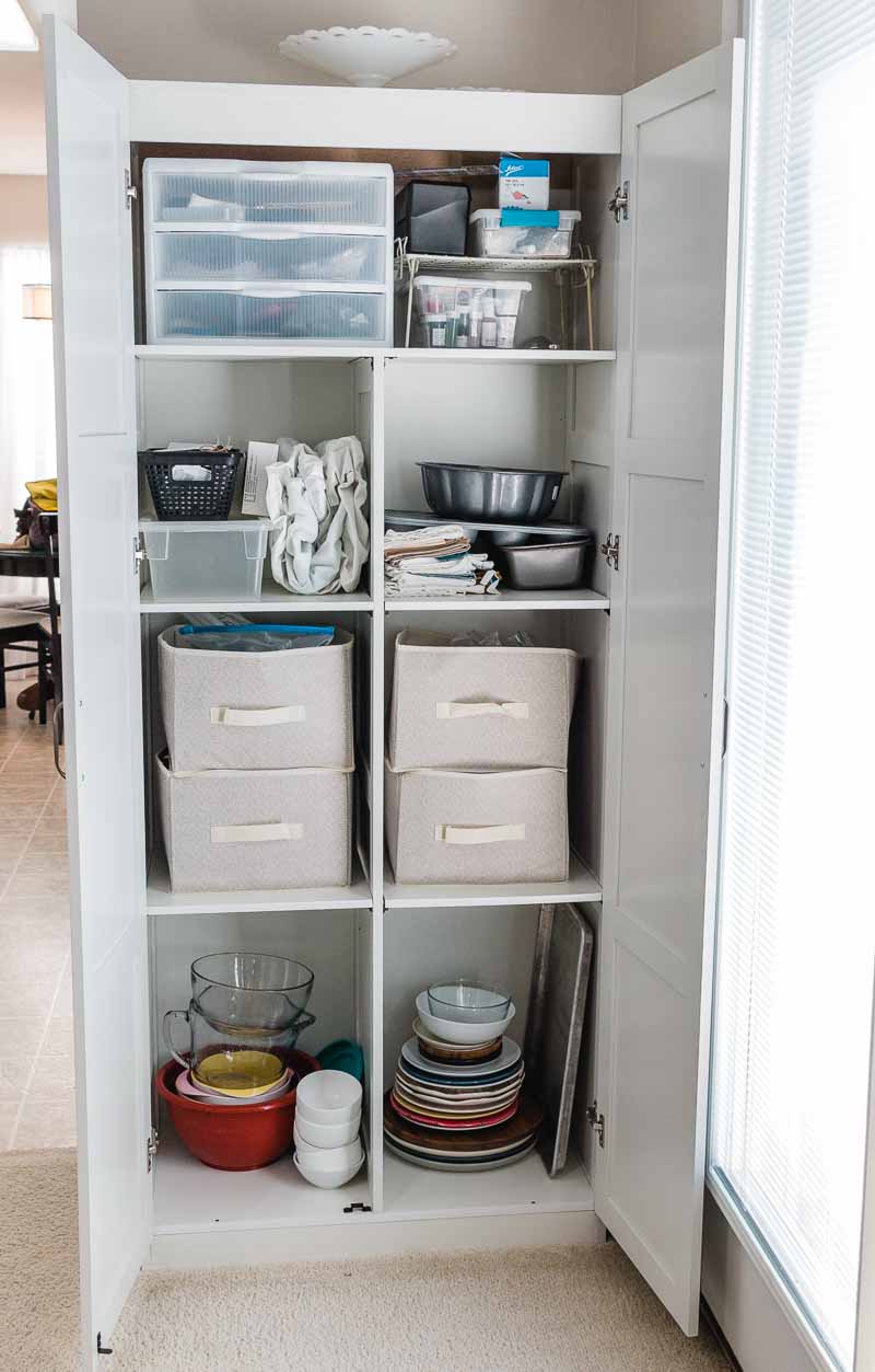 Pretty & Functional Ways to Organize Baking Supplies (pans