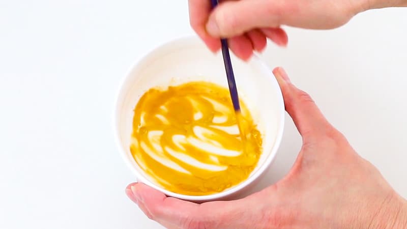 mix gold luster dust with lemon extract