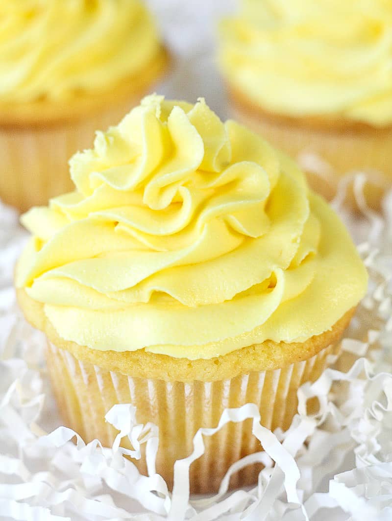 Lemon Sour Cream Cupcakes with Lemon Buttercream I Scream for Buttercream