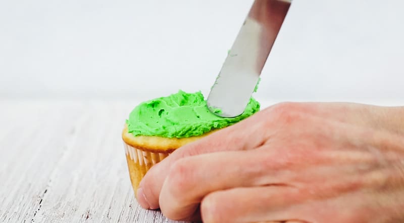 add green buttercream to cupcake