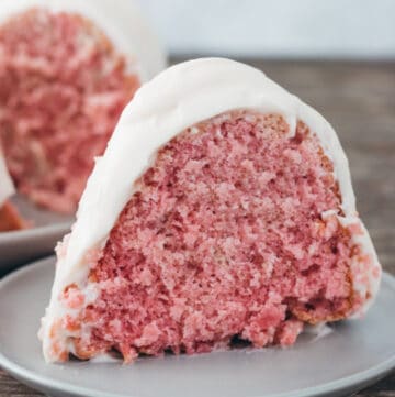 strawberry bundt cake featured image