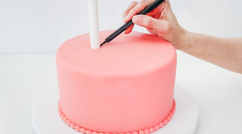 mark the cake dowel with an edible marker