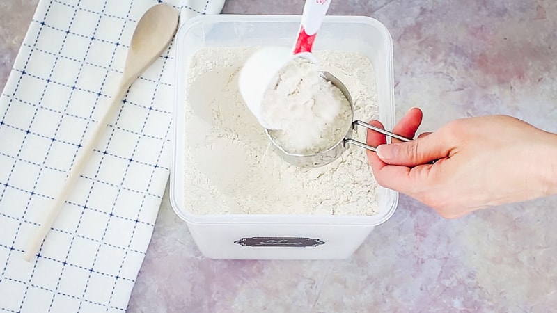 proper way to measure flour