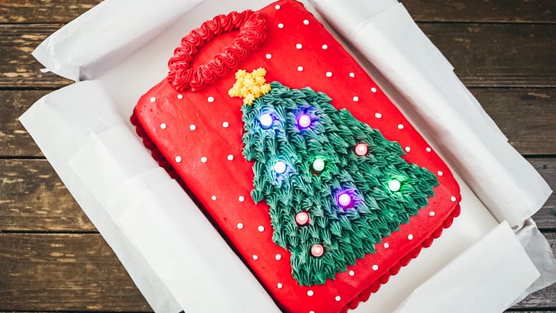 ugly sweater cake with lights