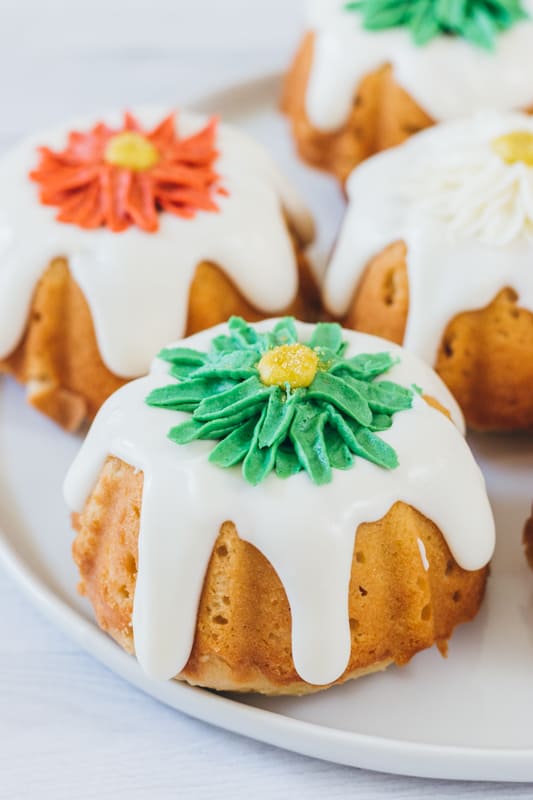 mini cakes with colorful buttercream daisies