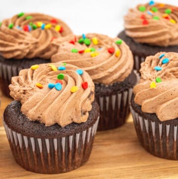 chocolate cupcakes featured image