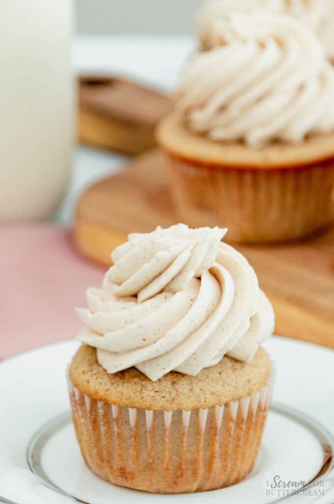 Cinnamon Cupcakes with Cinnamon Buttercream Frosting (Recipe + Video