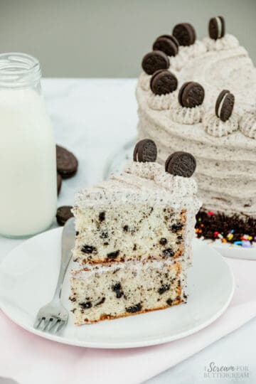 Cookies & Cream Cake (Oreo Cake) With Oreo Frosting - I Scream For ...