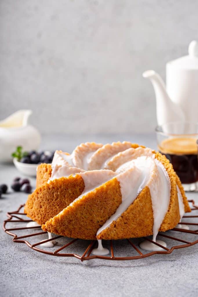 How to Frost a Bundt Cake (Easy Options & Tips) I Scream for Buttercream