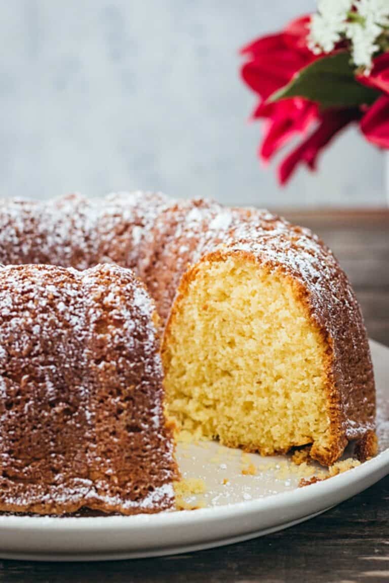 How to Frost a Bundt Cake (Easy Options & Tips) I Scream for Buttercream