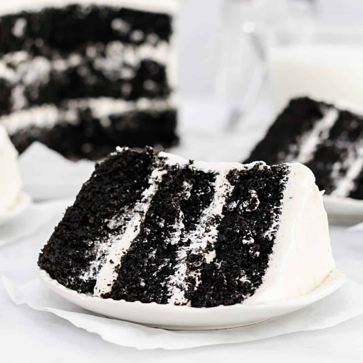 Black & White Drip Anniversary Cake | Order Custom Cakes in Bangalore –  Liliyum Patisserie & Cafe