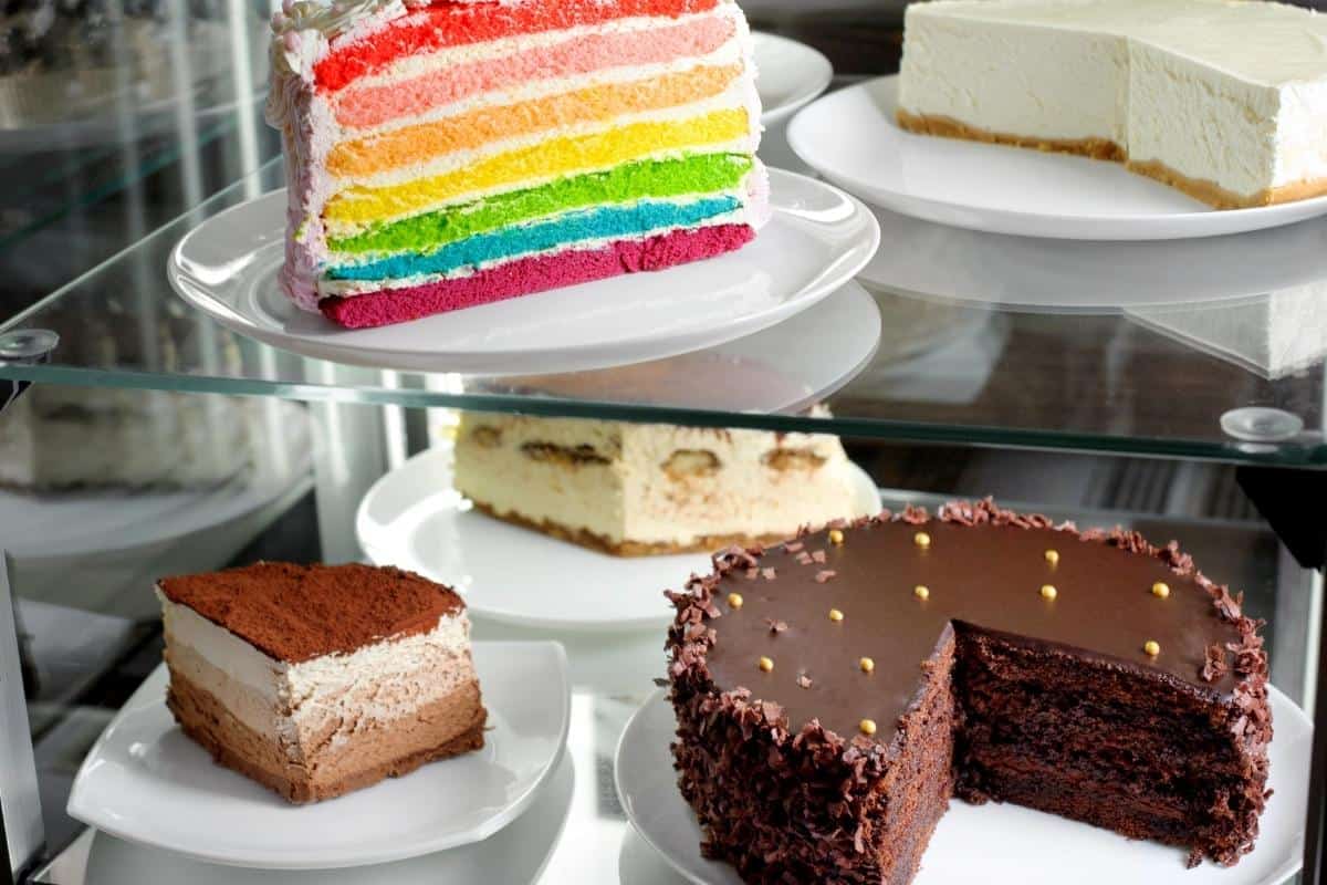 https://iscreamforbuttercream.com/wp-content/uploads/2022/02/cakes-in-fridge-top-graphic.jpg