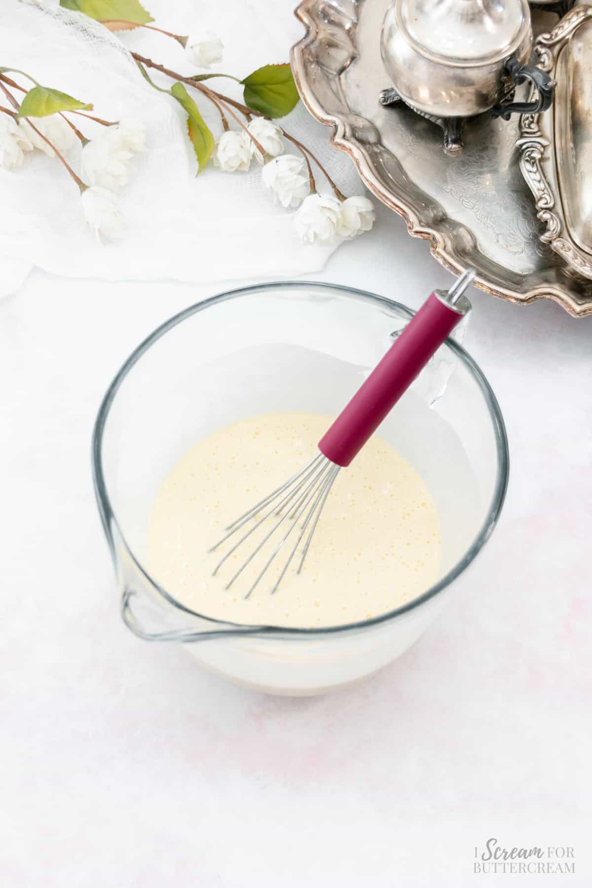 Mix the liquid cake batter in a bowl with a whisk.