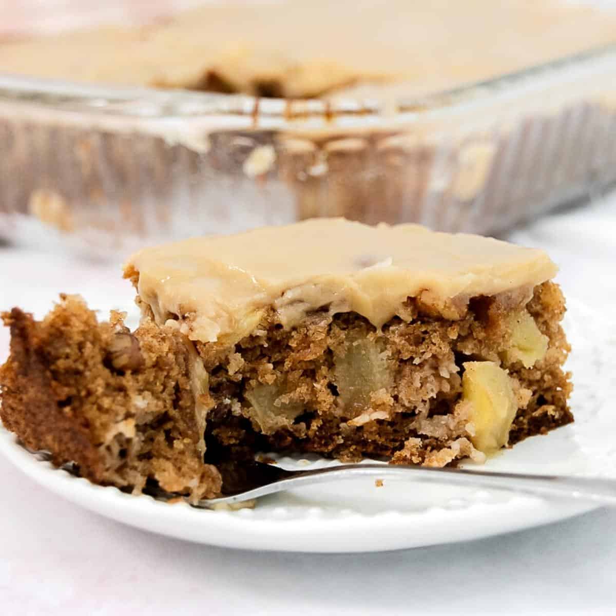 Moist Apple-Pie Cake recipe - CookingPal® US