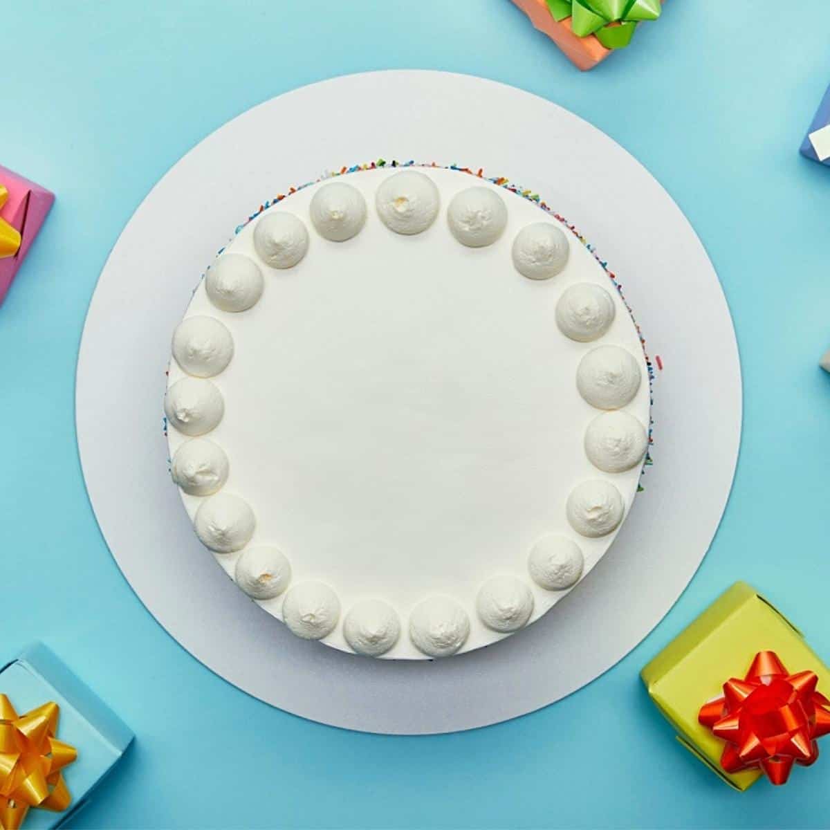 Baby full moon birthday cake, fondant cake, neonatal png | PNGEgg